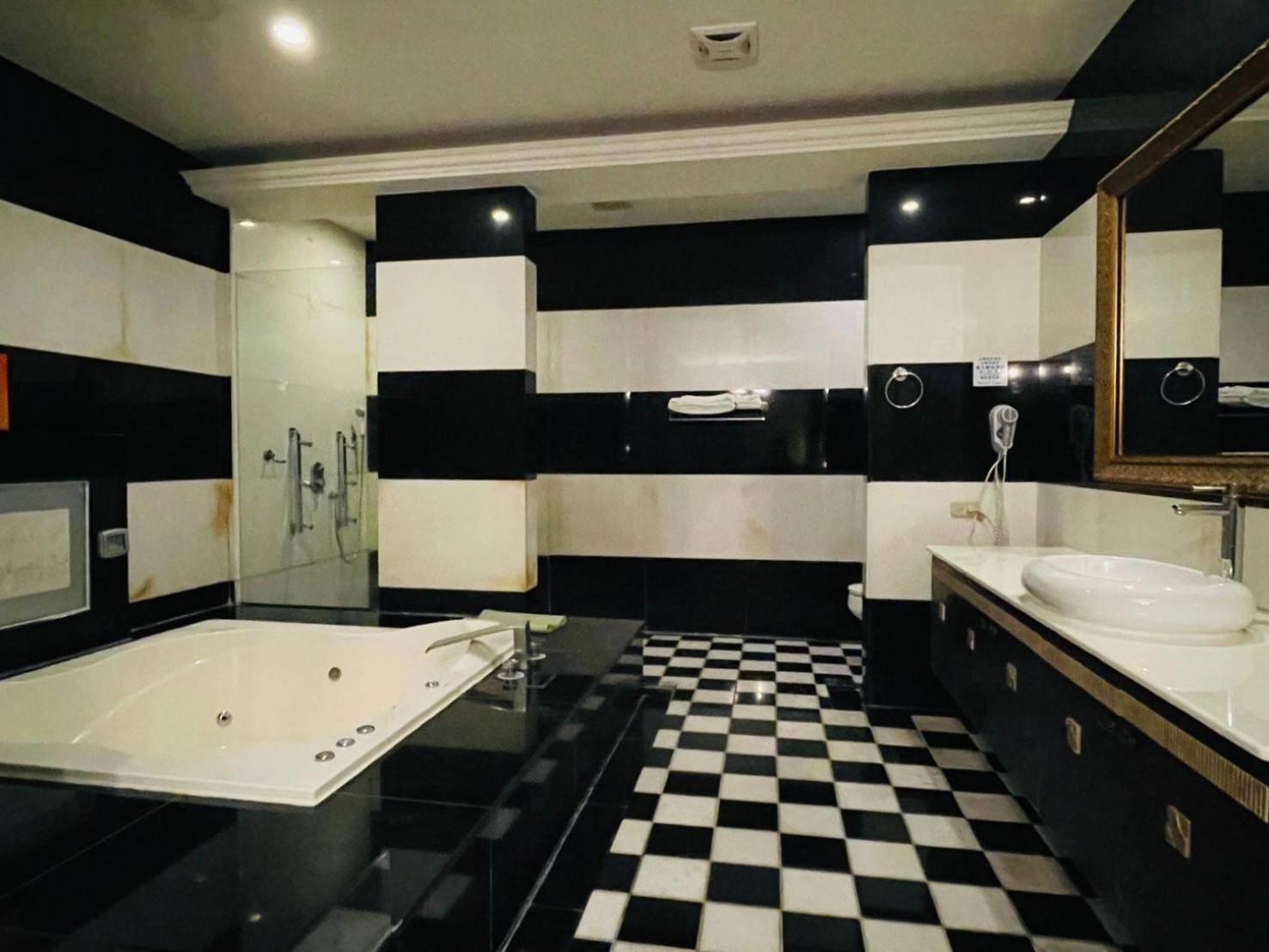 Royal Garden Motel - Chiayi Branch Exterior foto