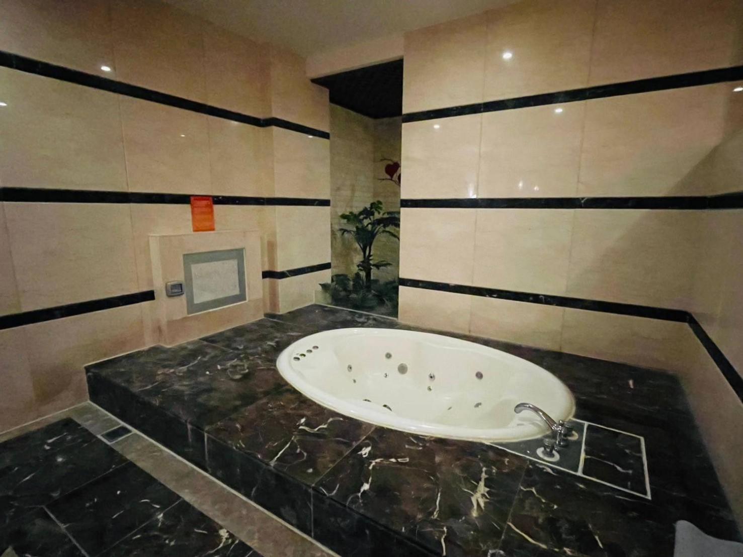 Royal Garden Motel - Chiayi Branch Exterior foto
